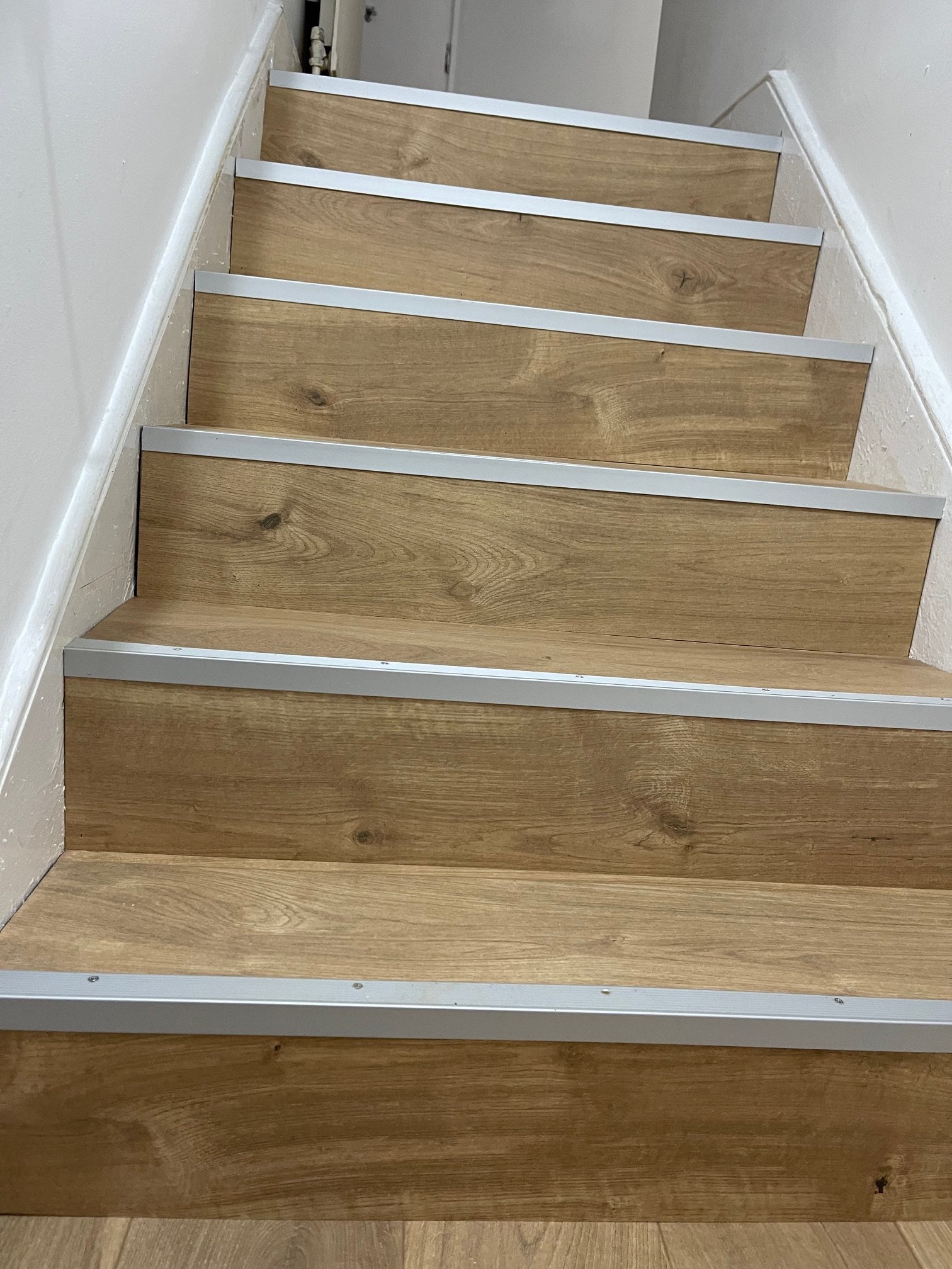 One-Bedroom Flat with Staircase - Image 5